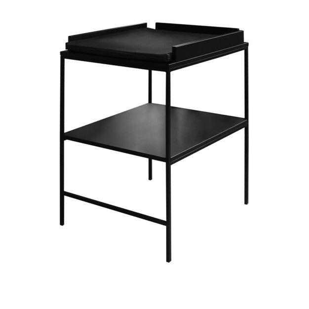Neliö, fasciatoio in metallo verniciato nero con cuscino e ripiano d'appoggio, 60 x 70 x h 95 cm